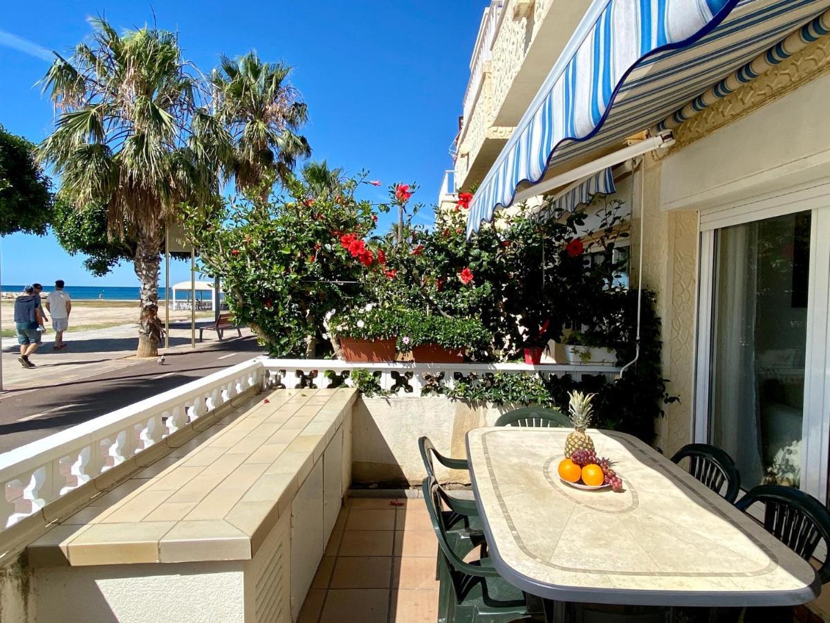 House In Front Of The Beach With Sea View 坎布里尔斯 外观 照片