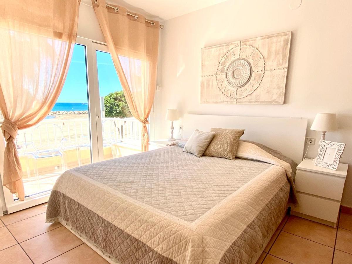House In Front Of The Beach With Sea View 坎布里尔斯 外观 照片