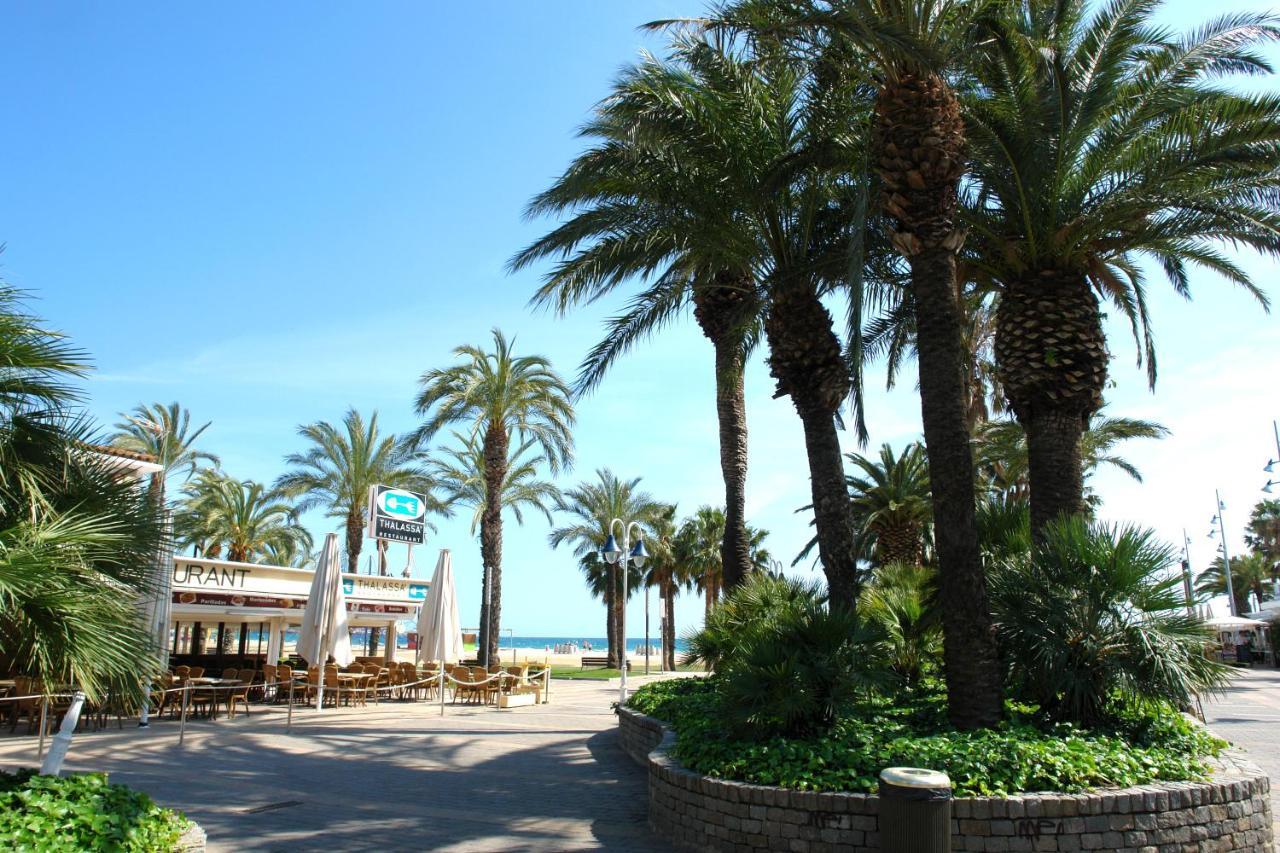 House In Front Of The Beach With Sea View 坎布里尔斯 外观 照片