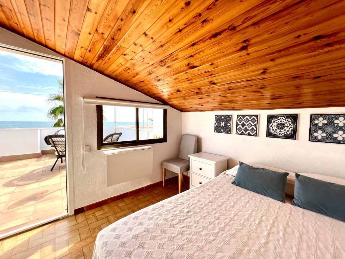House In Front Of The Beach With Sea View 坎布里尔斯 外观 照片